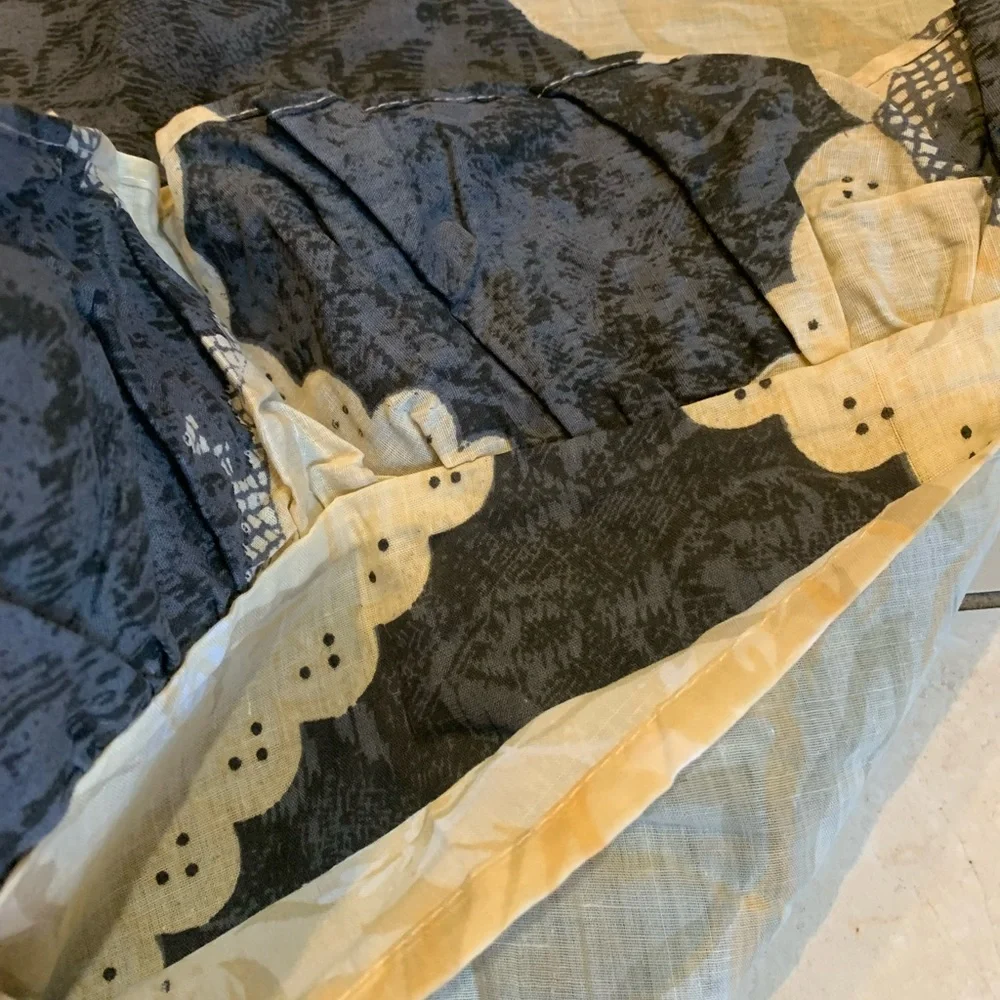 Queen Comforter set - NEW
